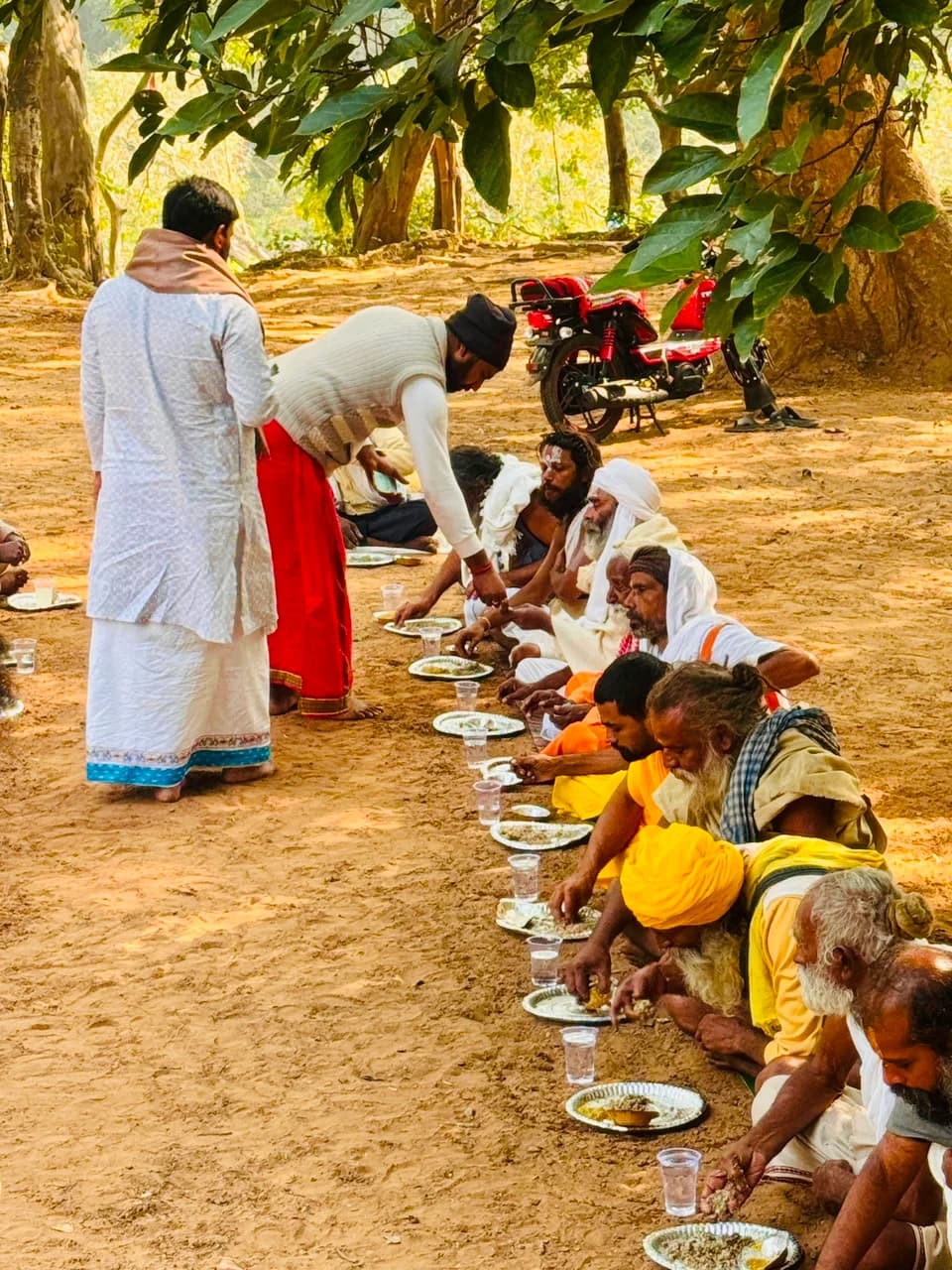 दिव्य सेवा चित्रकूट के जंगलों के तपस्वी संतों के लिए भंडारा - Serving the Divine: Bhandara for the Ascetic Saints of Chitrakoot Forests